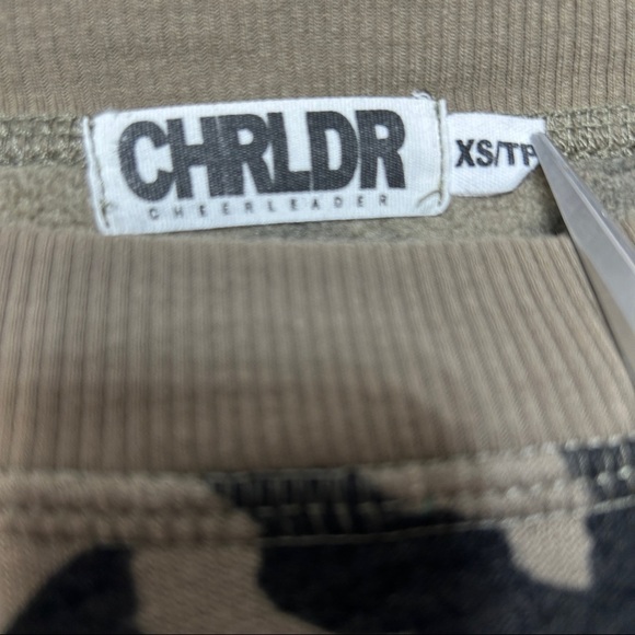 Chrldr Crop Boatneck Sweatshirt Leopard Print Athleisure Long Sleeve size XS - Picture 5 of 5